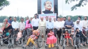 নোয়াখালীতে সহায়ক উপকরণ পেল প্রতিবন্ধীরা